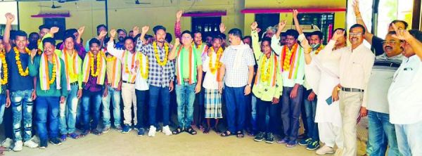 31 भाजपाइयों ने थामा हाथ