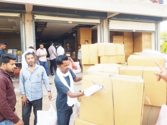 4 लाख का डिस्पोजल, पॉलीथिन व चम्मच जब्त, कारोबरी पर 30 हजार का जुर्माना