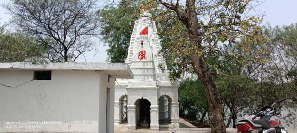  शिव मंदिर में चोरी
