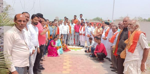 सारंगढ़ जिला भाजपा कार्यालय में स्थापना दिवस मना