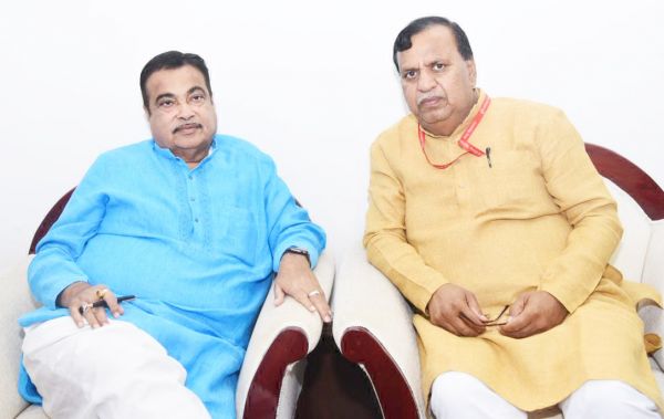 केंद्रीय मंत्री से भेंट कर विधायक ने रखी केंद्रीय सडक़ निधि से मार्गों के निर्माण की मांग