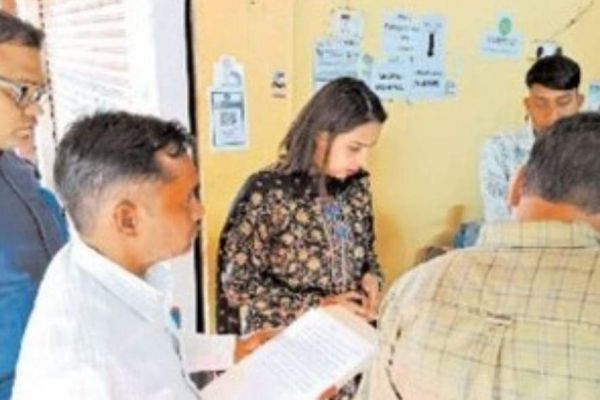 एसडीएम के आदेश पर दो स्टाम्प वेंडरों की दुकानें सील