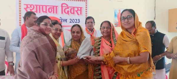 भाजपा कार्यकर्ताओं ने स्थापना दिवस मनाया