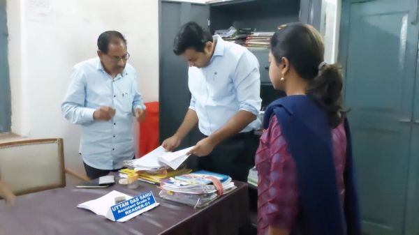 व्यवस्थित करें रिकॉर्ड, पुराने उपकरण को करें विधिवत नष्ट - कलेक्टर