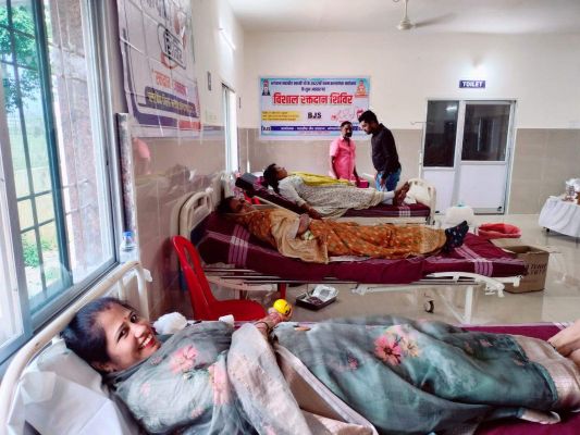भारतीय जैन संघटना का रक्तदान शिविर, महिलाओं ने बढ़-चढक़र किया रक्तदान 