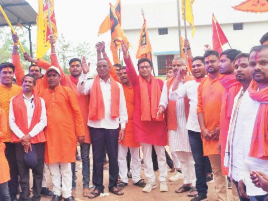 हनुमान जन्मोत्सव पर निकाली शोभायात्रा