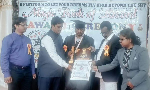 युवा लेखक विश्वनाथ को मानद डॉक्टरेट की उपाधि