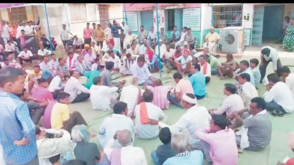  मोहभट्टा की ग्राम सभा में संयंत्र न लगाने का प्रस्ताव पारित