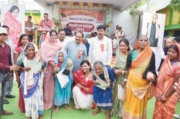 100 साल के गौरवशाली ऐतिहासिक स्कूल के शताब्दी समारोह में शामिल हुए मंत्री