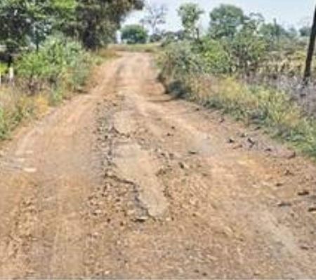 छह साल में भी नहीं बनी ग्राम मक्खनपुर व सनकपाट की सडक़