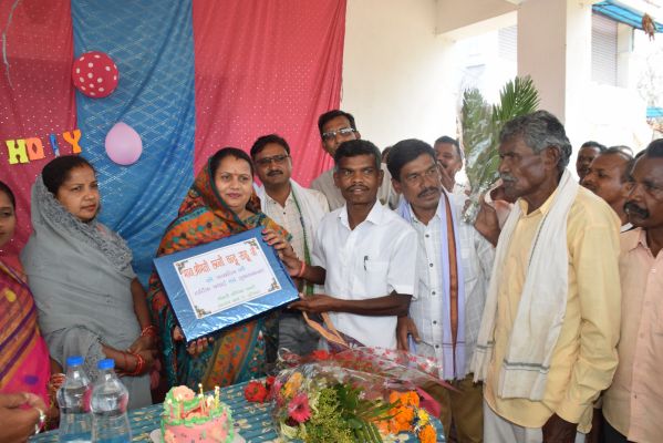 उमरवाही सेक्टर में विधायक ने केक काटकर मनाया जन्मदिन