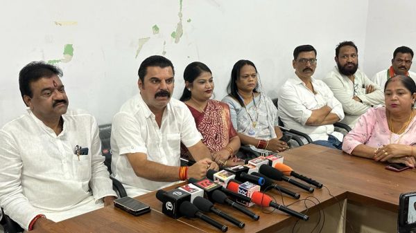 प्रियंका और मुख्यमंत्री के प्रस्तावित दौरे को ले शहर कांग्रेस की बैठक