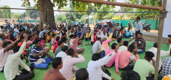 निकाय प्लेसमेंट कर्मचारियों ने खोला मोर्चा, तीन दिवसीय धरना पर