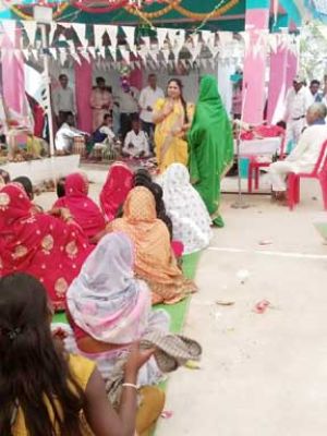 सीतापार पहुंचीं जिपं उपाध्यक्ष
