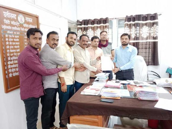 कुसुमकसा के ग्रामवासी व व्यापारी संघ ने कलेक्टर के नाम ज्ञापन सौंपा