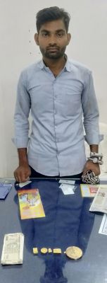 घर में बुजुर्गों की सेवा करने वाले युवक ने खुली आलमारी से जेवरात चुराया