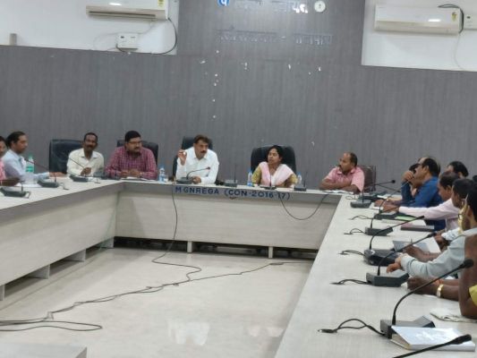 सामाजिक आर्थिक सर्वेक्षण कार्य में तेजी लाने निर्देश