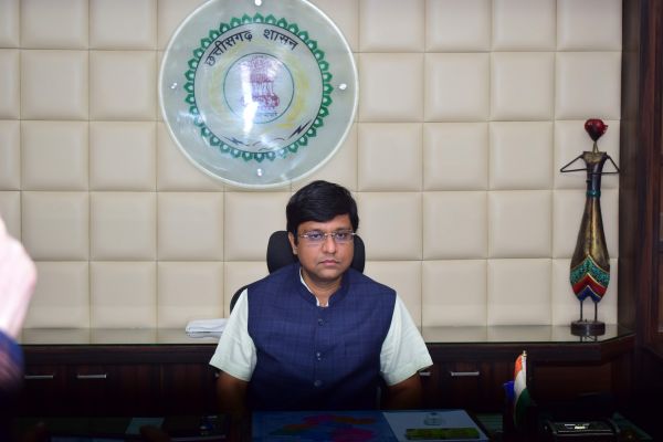 3 जनपद सीईओ और बीईओ को नोटिस