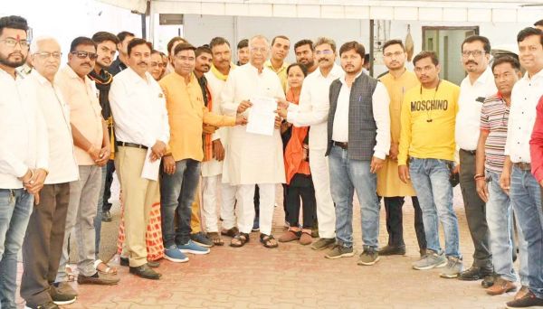 बीरनपुर घटना को लेकर साहू समाज द्वारा गृह मंत्री को सौंपा ज्ञापन