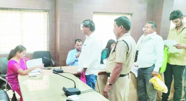 जनचौपाल में लोगों ने बताई अपनी समस्याएं