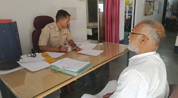 बिना नियम व्यापारियों, अधिकारियों कर्मचारियों को बांट डाले साढ़े 5 करोड़