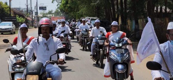 हड़ताली पंचायत सचिवों ने निकाली बाइक रैली, सौंपा ज्ञापन