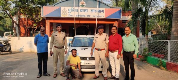कार में पिस्टल के साथ आरोपी गिरफ्तार