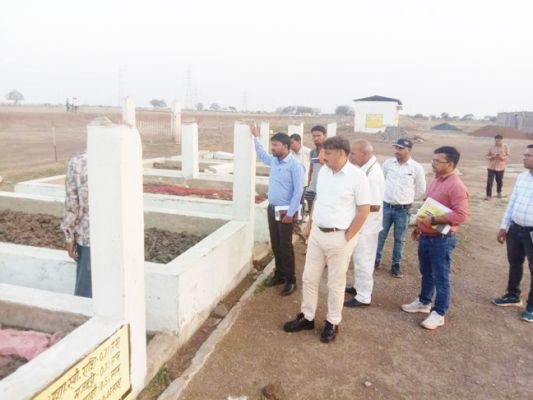 जिपं सीईओ ने विभिन्न गांवों का निरीक्षण कर सामाजिक आर्थिक सर्वेक्षण व गौधन न्याय योजना का लिया जायजा