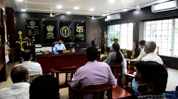 कलेक्टर-एसपी ने ली राजस्व एवं पुलिस अफसरों की बैठक