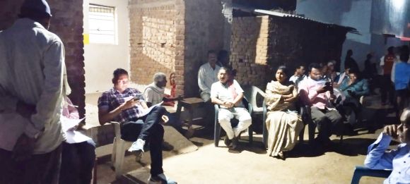 किसान परिवार से की मुलाकात