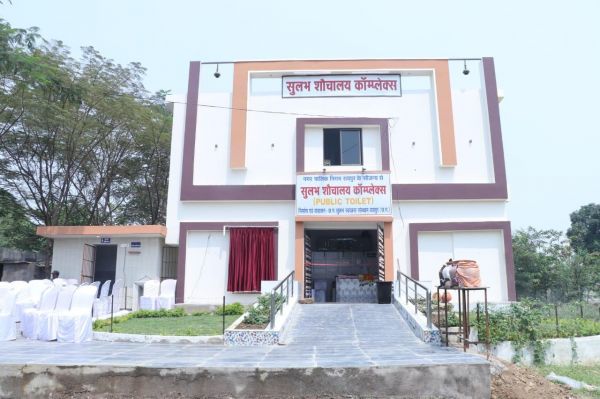 भाठागांव  बस स्टेण्ड परिसर में 17 सीटर सुलभ शौचालय