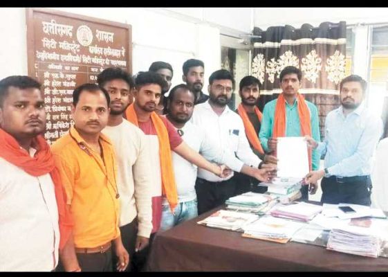 दंगाईयों पर कार्रवाई की मांग, एसडीएम को ज्ञापन