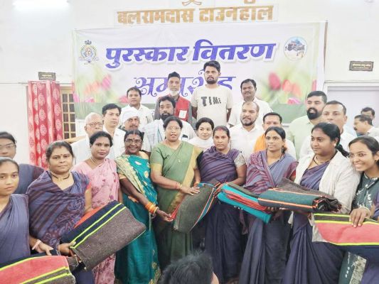 साहित्यकारों व फोटोग्राफरों का सम्मान  
