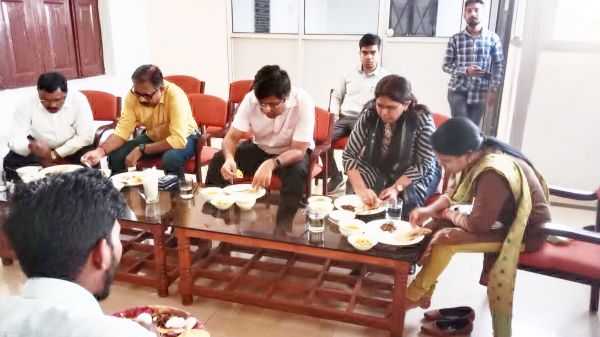 60 विशेष पिछड़ी जनजाति पहाड़ी कोरवा युवाओं के चेहरे पर शासकीय नौकरी पाने की ललक झलक रही