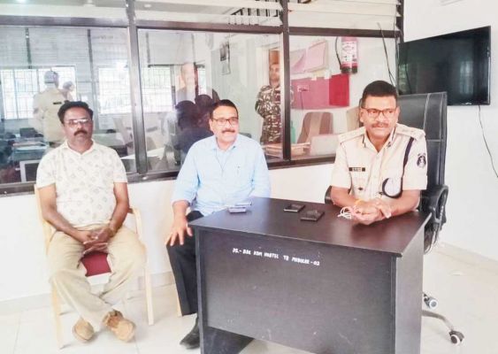 एसपी ने ओपन परीक्षा के विद्यार्थियों का बढ़ाया हौसला