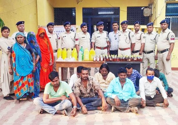 अवैध रूप से शराब बिक्री, 11 गिरफ्तार