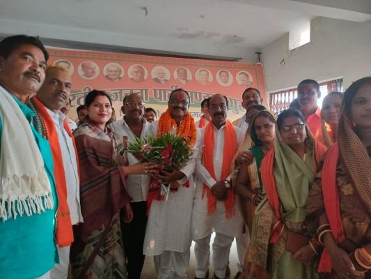 भाजपा प्रदेश अध्यक्ष के समक्ष पूर्व मंत्री के बेटे समेत कई भाजपा में