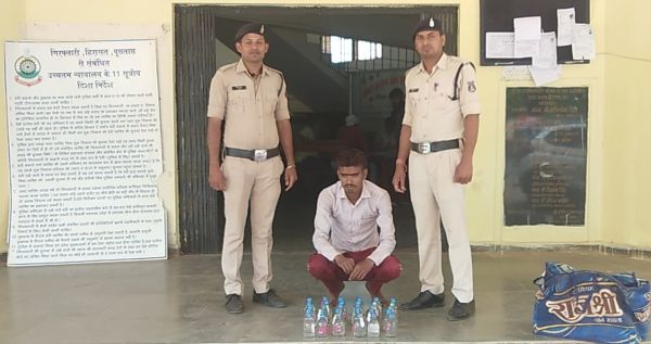 शराब के साथ आरोपी पकड़ाया
