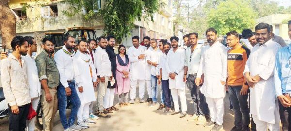 पलक व आकाश के प्रथम आगमन पर कार्यकर्ताओं ने किया स्वागत