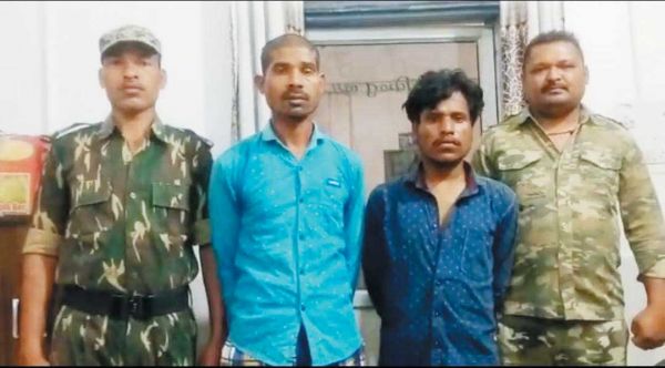 पिकअप चोरी करने वाले दो आरोपी हिरासत में, एक फरार