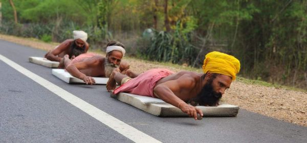 उत्तराखंड से दंडवत रामेश्वरम के लिए निकला 6 साधुओं का दल, पहुंचा कोण्डागांव