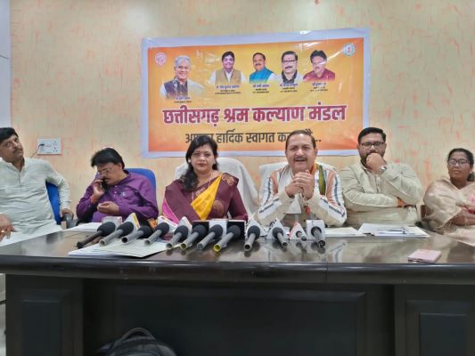 श्रमिक कल्याण के लिए भाजपा से बेहतर प्रदर्शन भूपेश सरकार का, वेजेस का पालन न करने वाले ठेकेदारों पर कार्रवाई