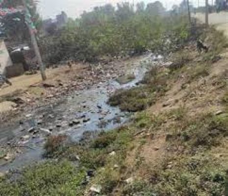 अतिक्रमण का भेंट चढ़ा नहर