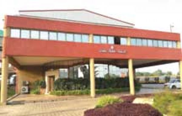 पालकों के लिए डीपीएस का मेन गेट बंद