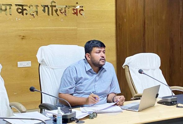 बारिश के पहले नहर लाईनिंग के कार्य को करें पूर्ण- कलेक्टर
