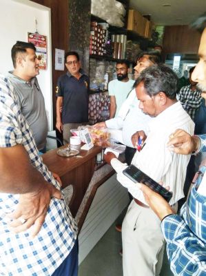 4 प्लास्टिक विक्रेताओं पर 8 हजार का जुर्माना