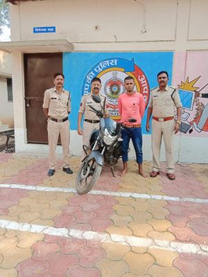 मोटर साइकिल चोरी का आरोपी पकड़ाया