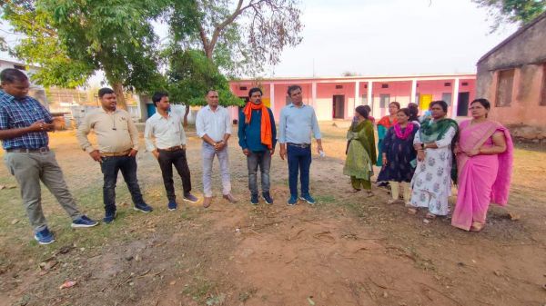 प्राचार्य के खिलाफ दुर्व्यवहार की शिकायत, जांच करने पहुंची संयुक्त संचालक सरगुजा की टीम