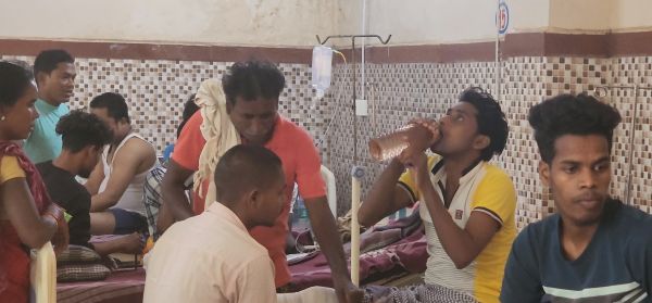 जिला अस्पताल में पेयजल के लिए भटक रहे हैं मरीज 