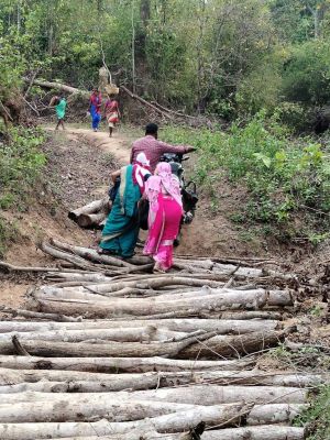 संवेदनशील क्षेत्रों में कठिन परिस्थितियों को पार कर घर-घर पहुंच रहे सामाजिक आर्थिक सर्वेक्षण दल